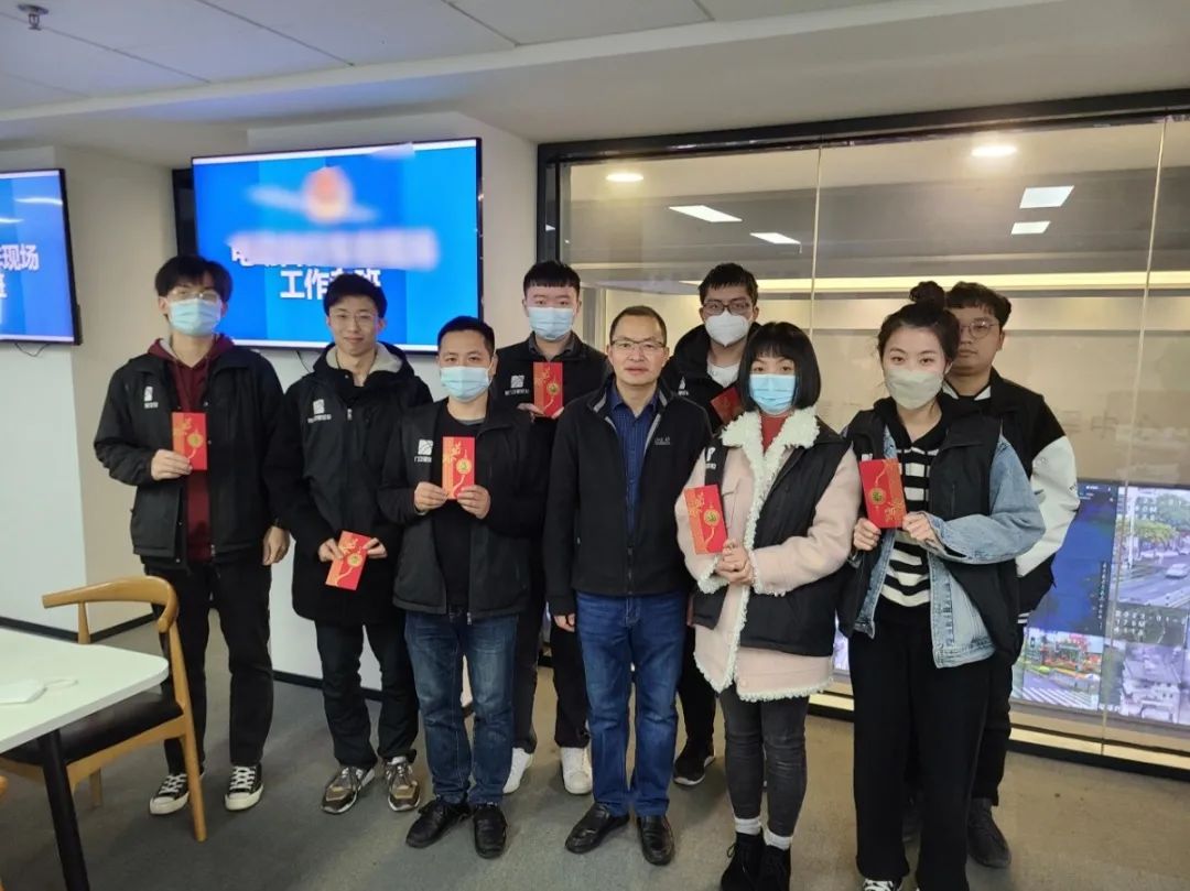 蘇總交警慰問(wèn).jpg 蘇總交警慰問(wèn).jpg